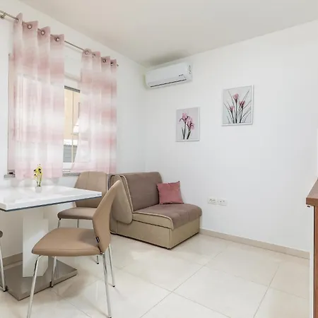 Apartment Beautiful In With Wifi Pula