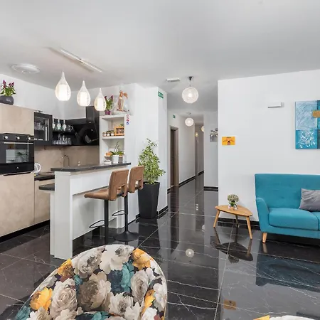 Apartment Beautiful In With Wifi Pula