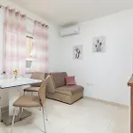 Apartman Awesome Apartment In Pula With Wifi Póla
